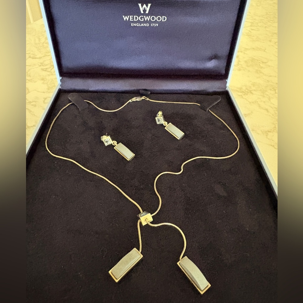 Wedgewood Lariat Necklace, Matching Earrings